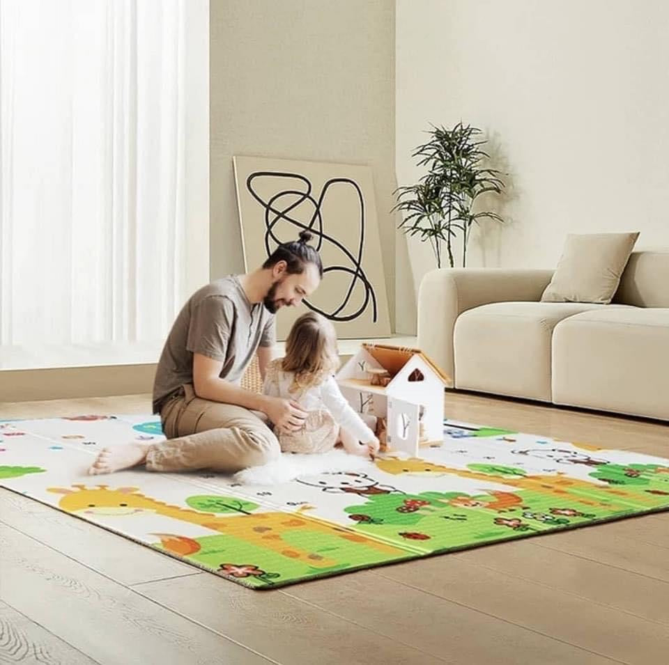 Tapis de sol pliable pour bébé et les tout-petit épais avec mousses Antidérapantes, imperméables a l'eau. Crée l'espace idéale de jeux pour vos enfants.