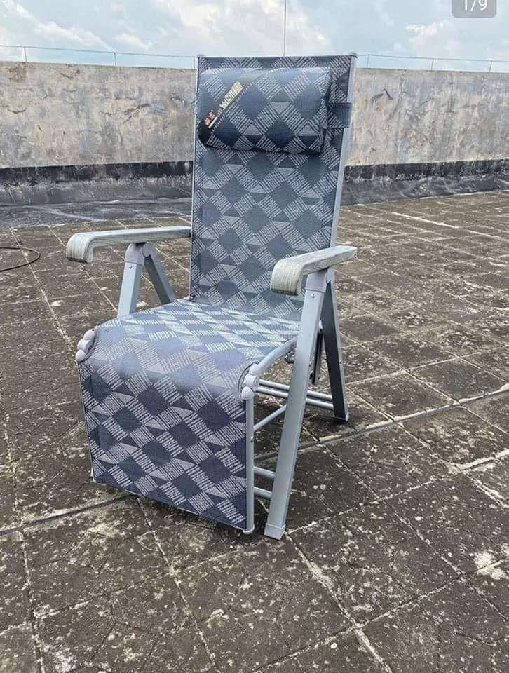 Chaise Pliante solide et durable confortable et agréable au touché.