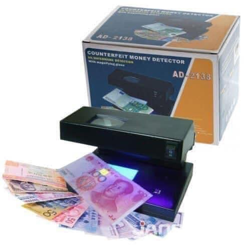 DÉTECTEUR DE FAUX BILLET
- vérifiez les billets avant de les prendre chez vos clients .