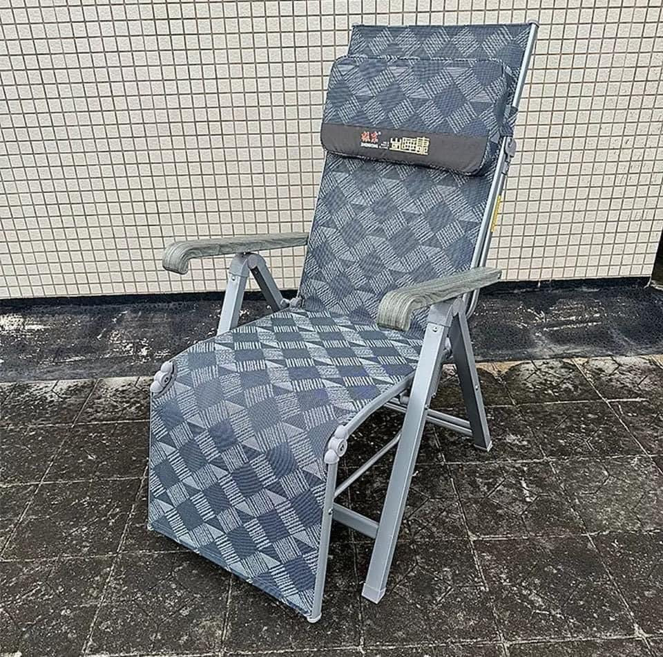 Chaise Pliante solide et durable confortable et agréable au touché.