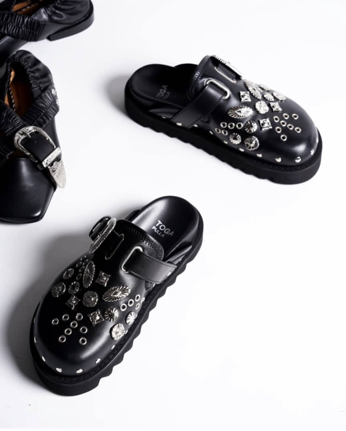 Toga Virilis
Mocassins style sabot