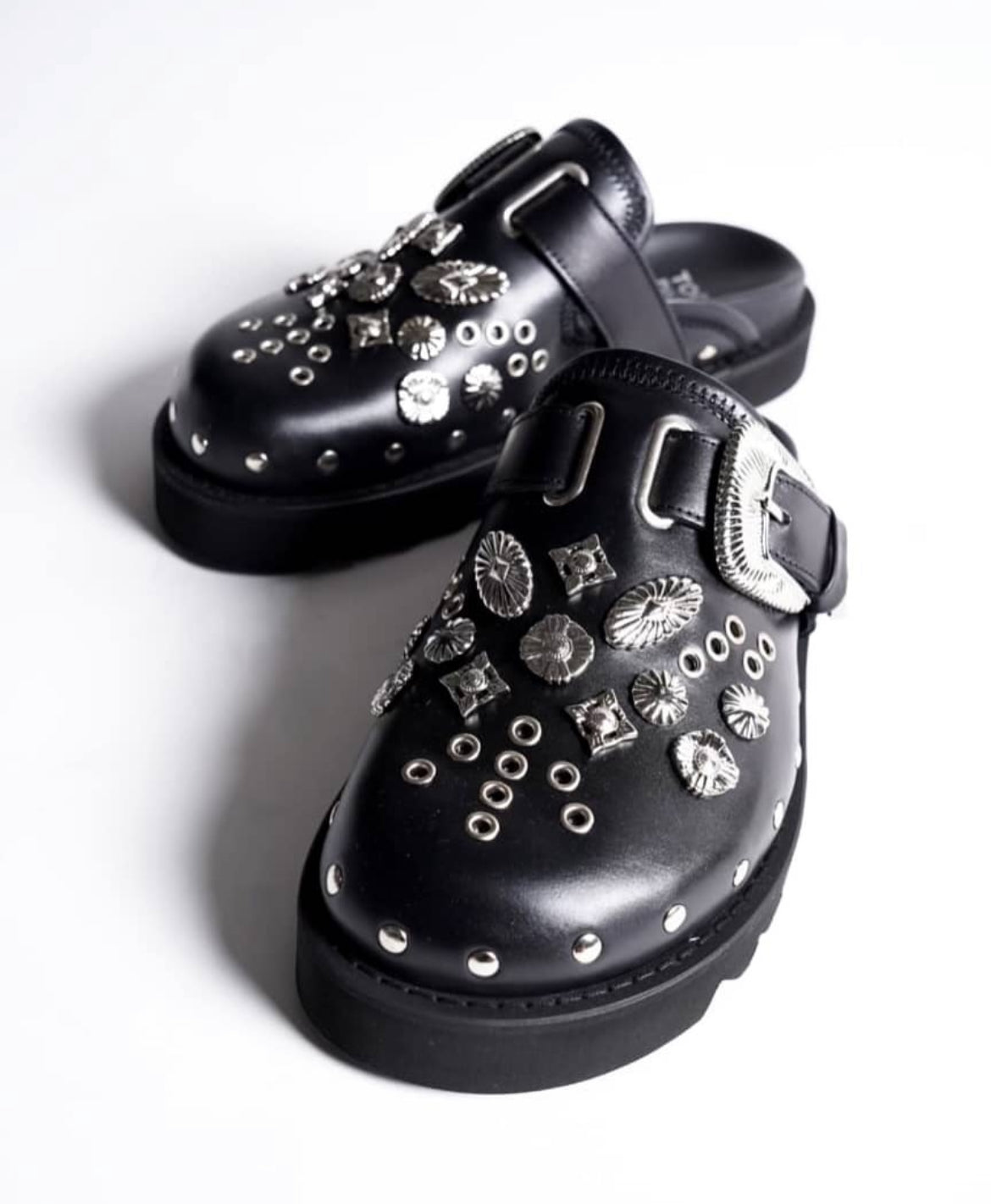 Toga Virilis
Mocassins style sabot