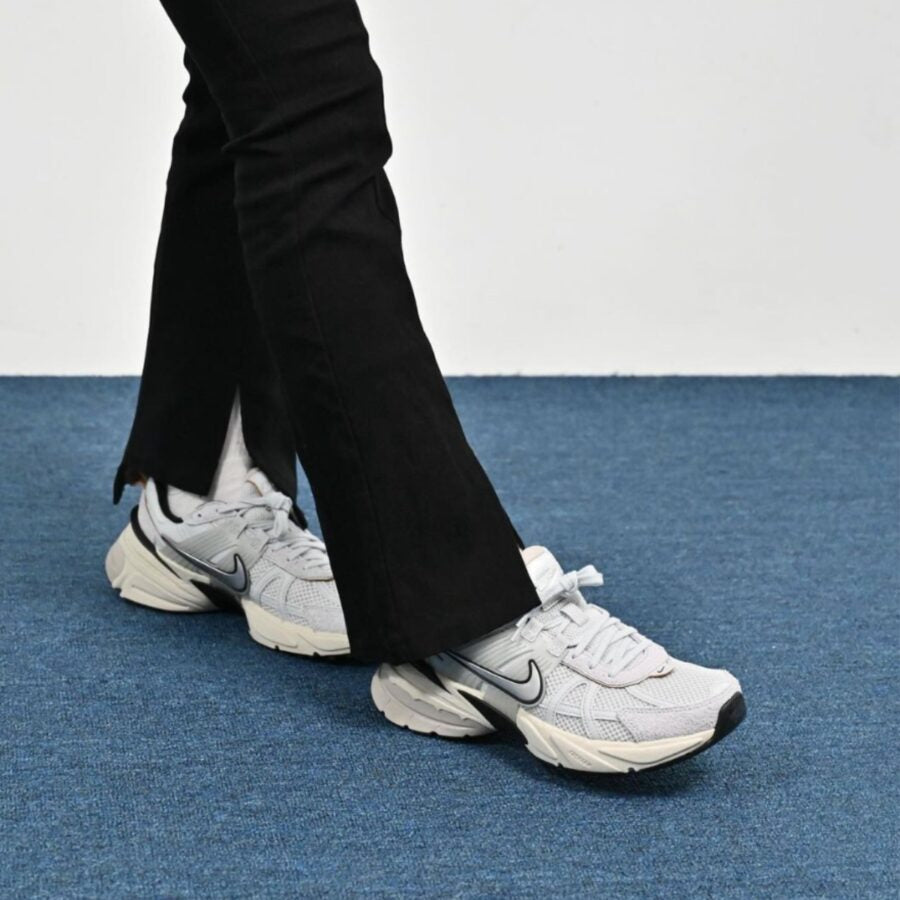 Nike V2K Run « Summit White Light Orewood Brown