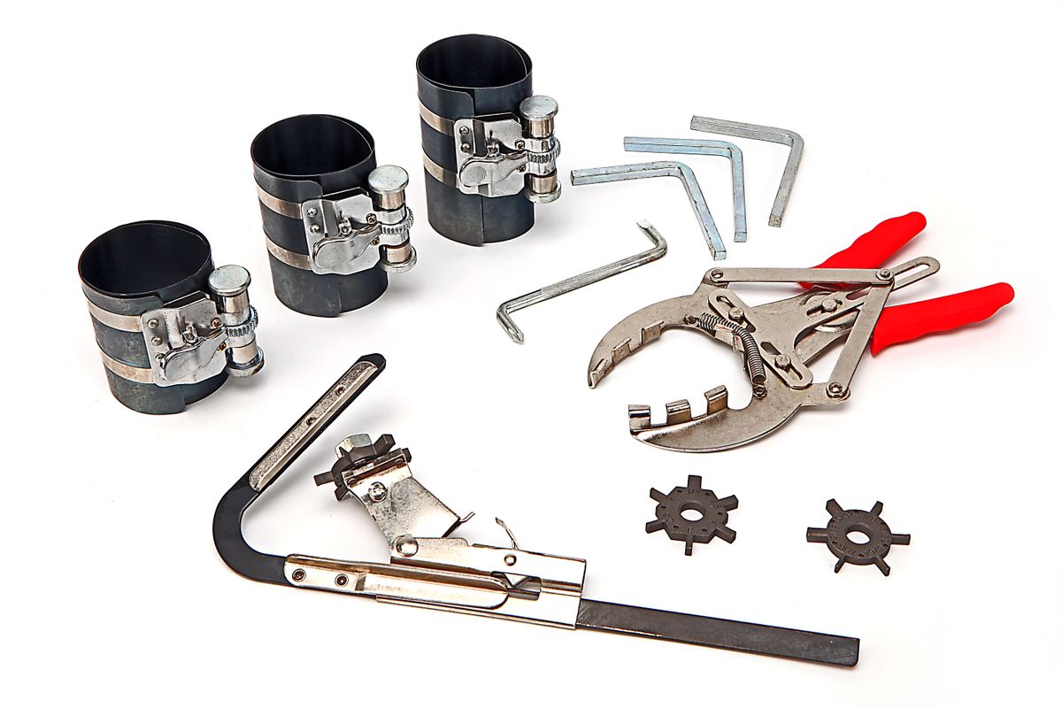 Jeu de démontage et d'assemblage des segments de piston
