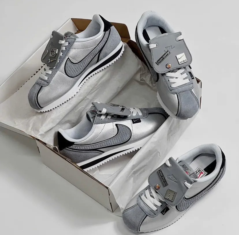 Nike cortez Petals silver