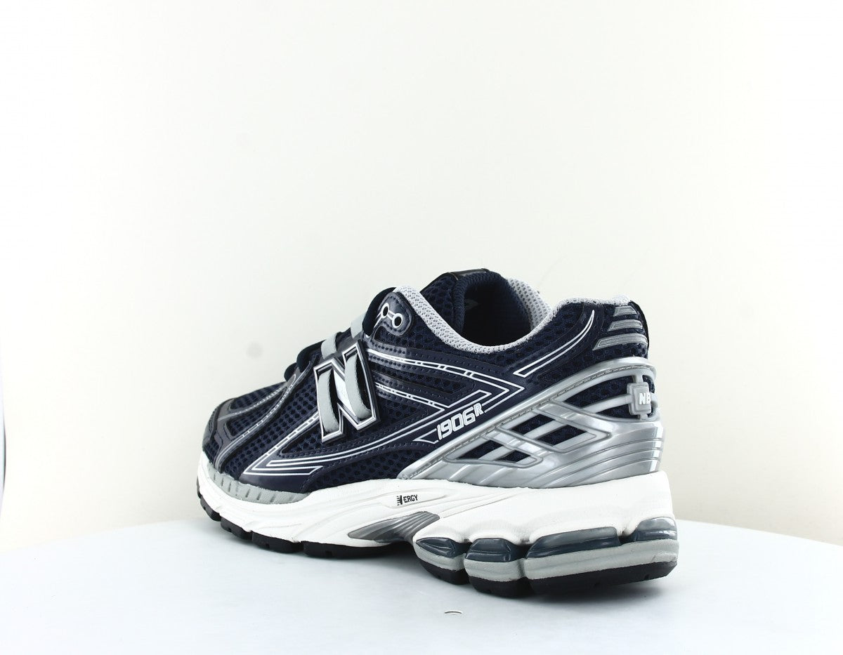 New
Balance 1906
Bleu Marine Argent