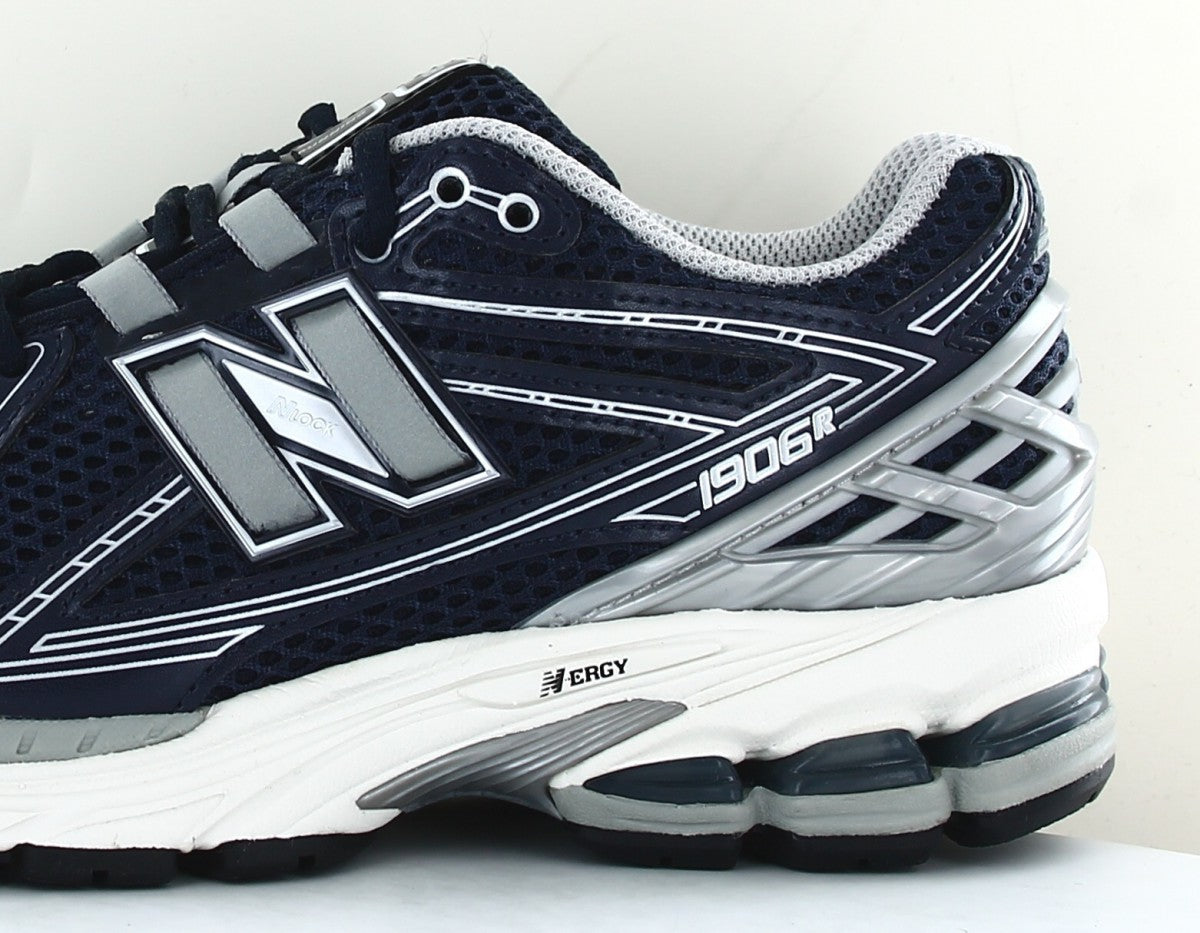 New
Balance 1906
Bleu Marine Argent