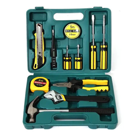 Ensemble d’outils ménagers mixte quincaillerie.