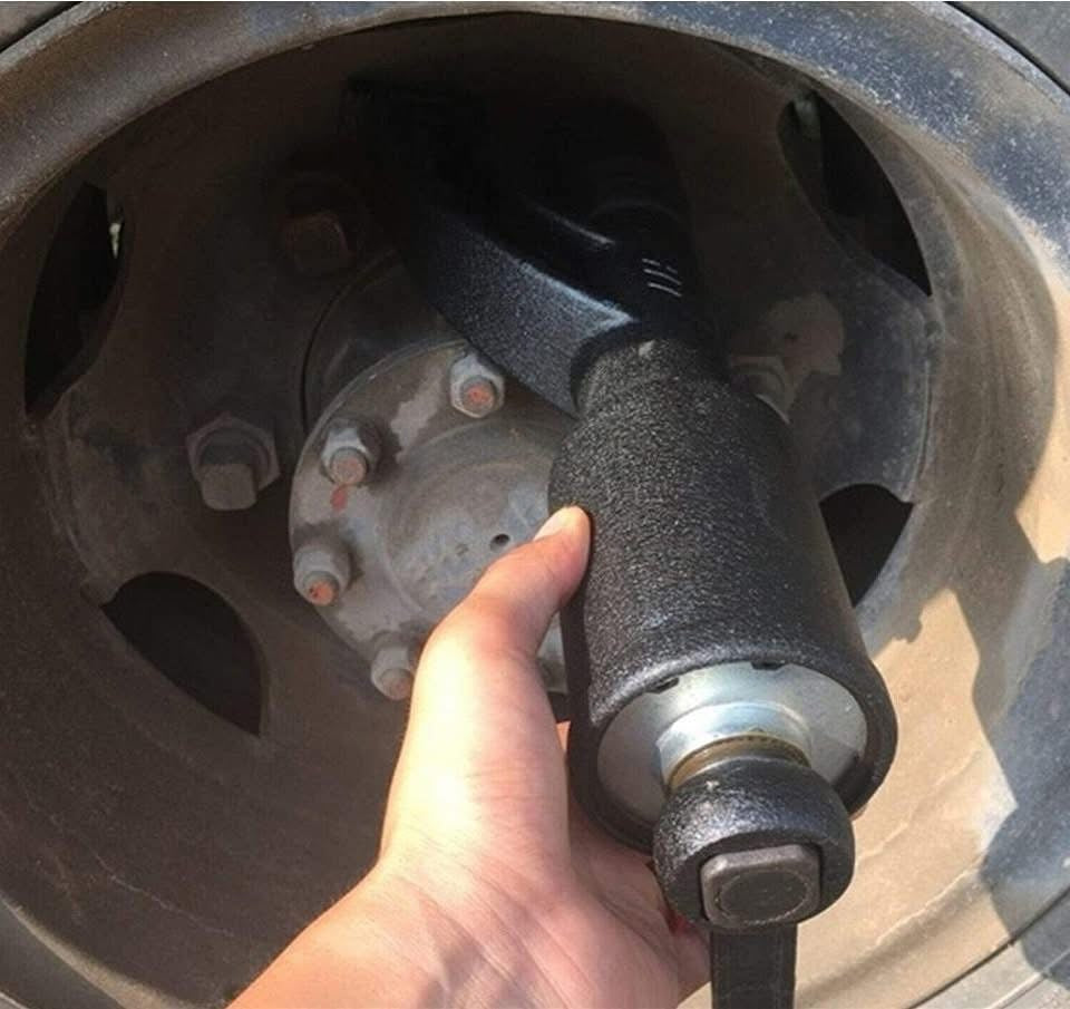 Clés à écrous de roue pour gros camion , mini car et bien d'autres.