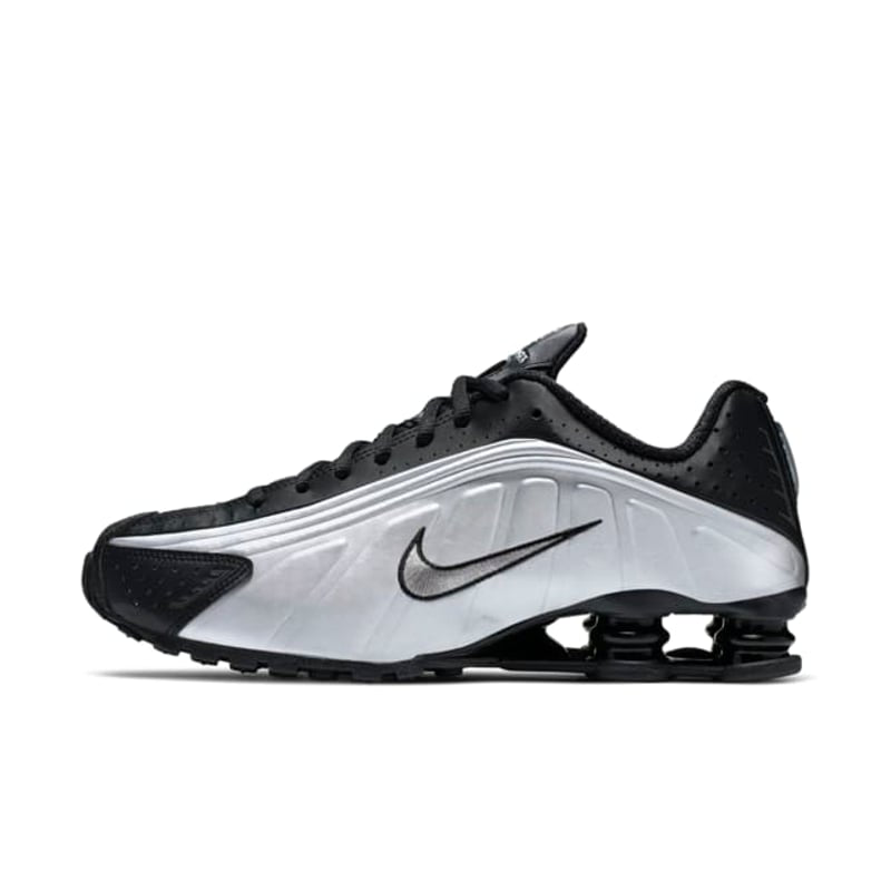 Nike Shox R4
"Black & Metallic Silver"
