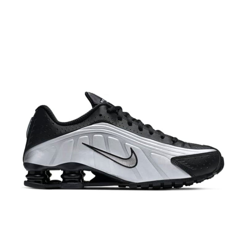Nike Shox R4
"Black & Metallic Silver"