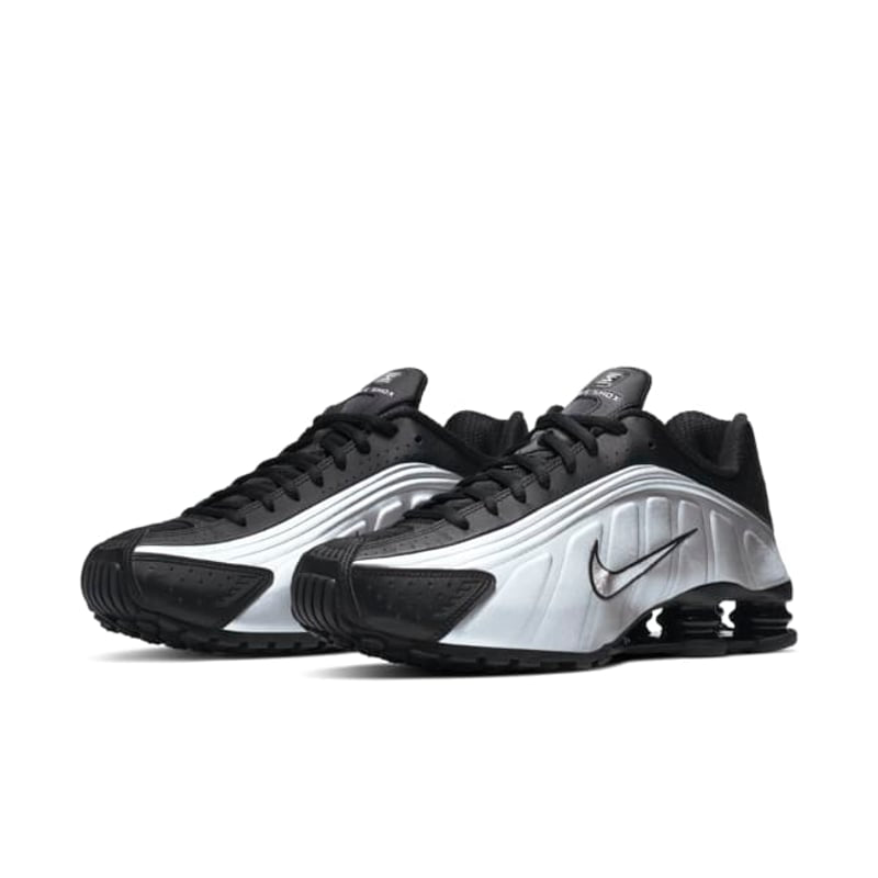 Nike Shox R4
"Black & Metallic Silver"