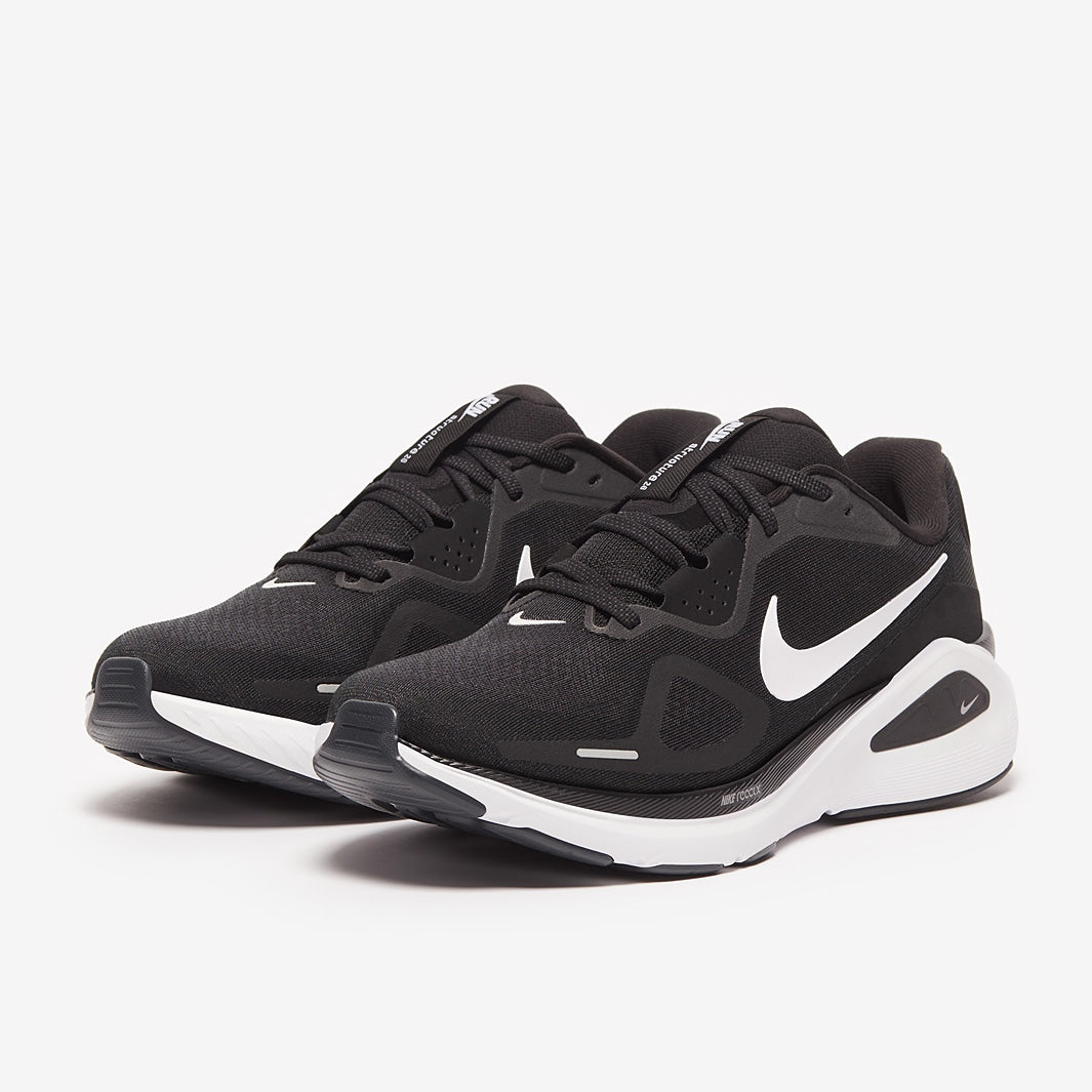 NIKE STRUCTURE 26
Noir/Blanc/Gris Cool/Argent Métallique