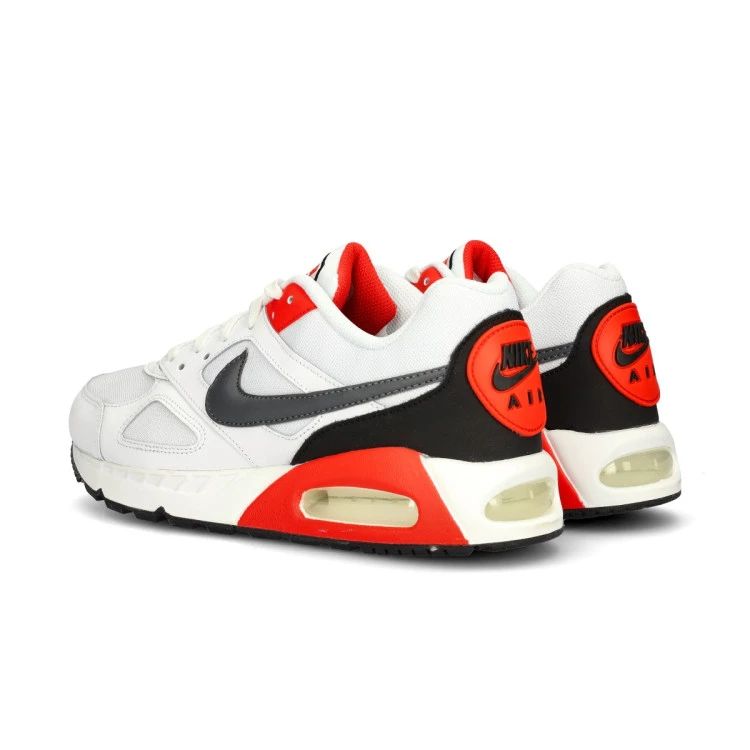 NIKE AIR MAX IVO